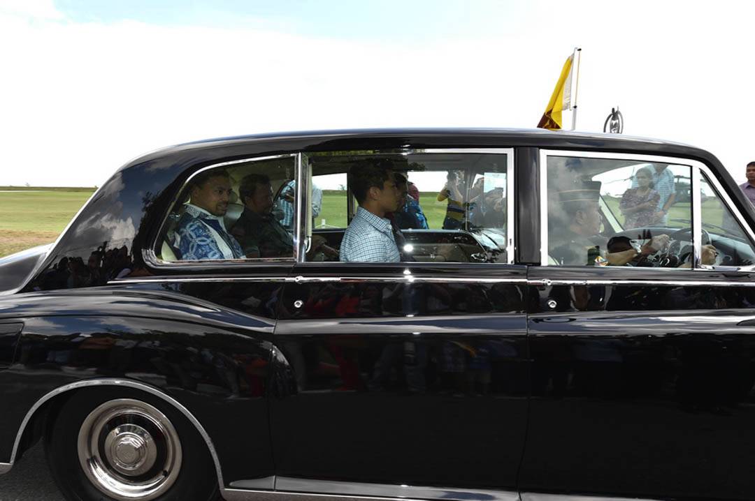 Get Together with His Majesty in Belait