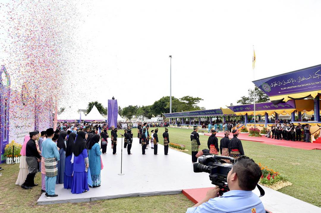 Get Together with His Majesty in Belait