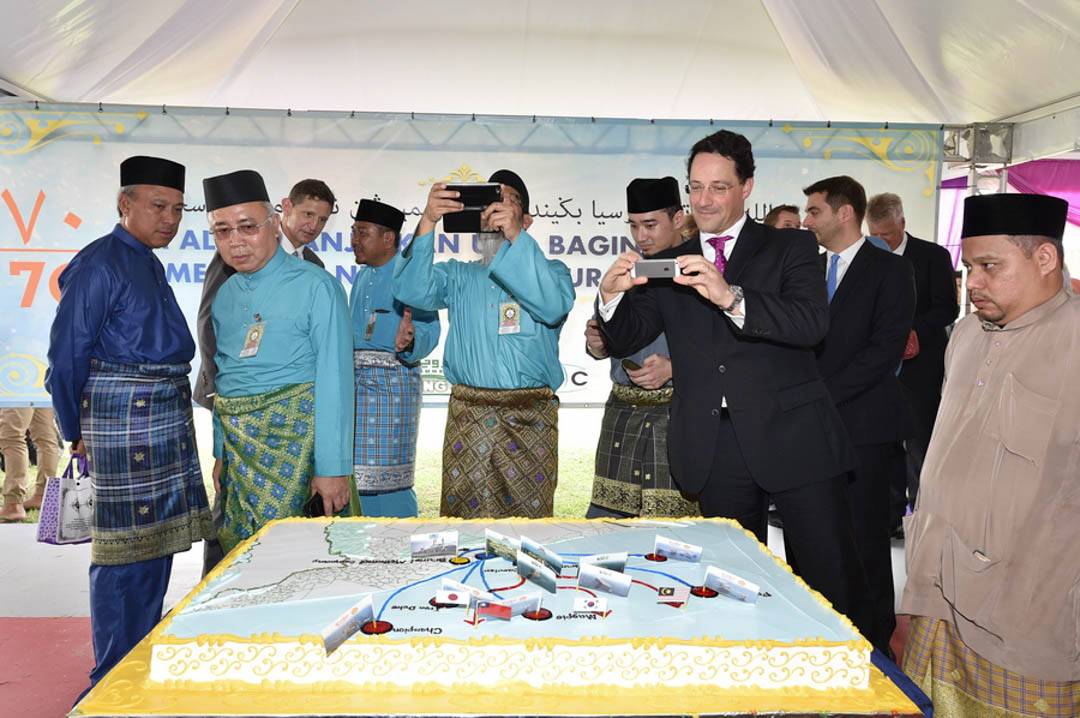Get Together with His Majesty in Belait