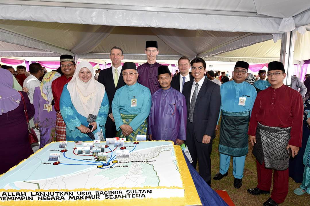 Get Together with His Majesty in Belait