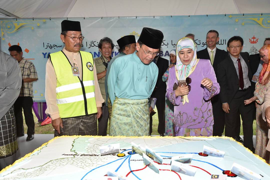 Get Together with His Majesty in Belait