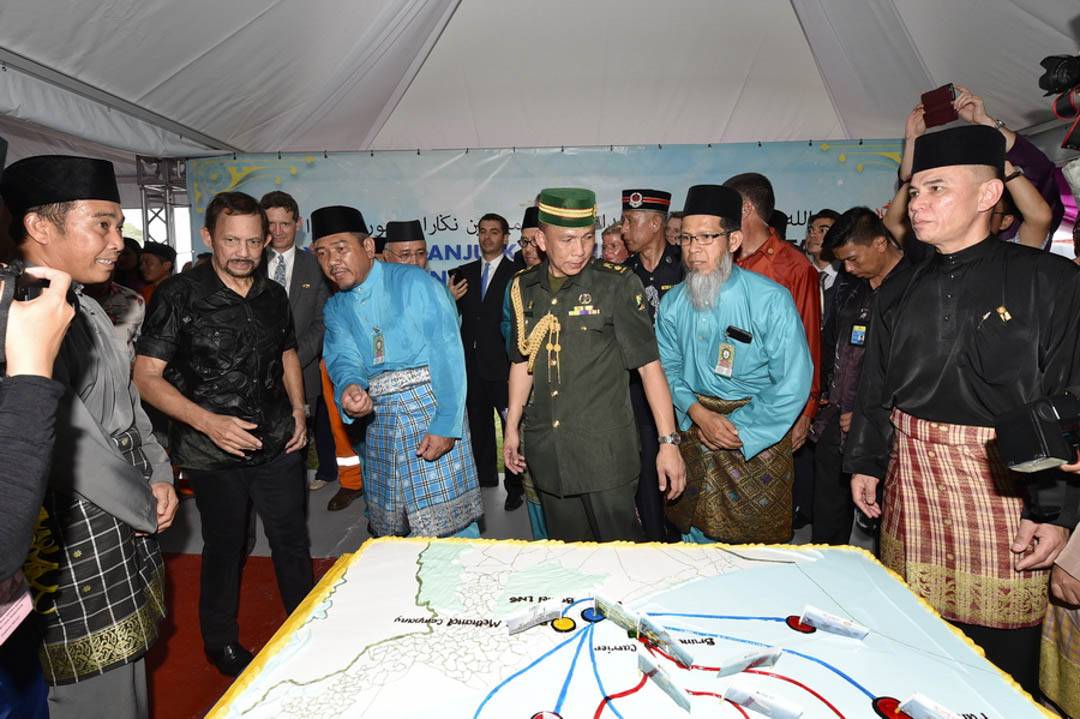 Get Together with His Majesty in Belait