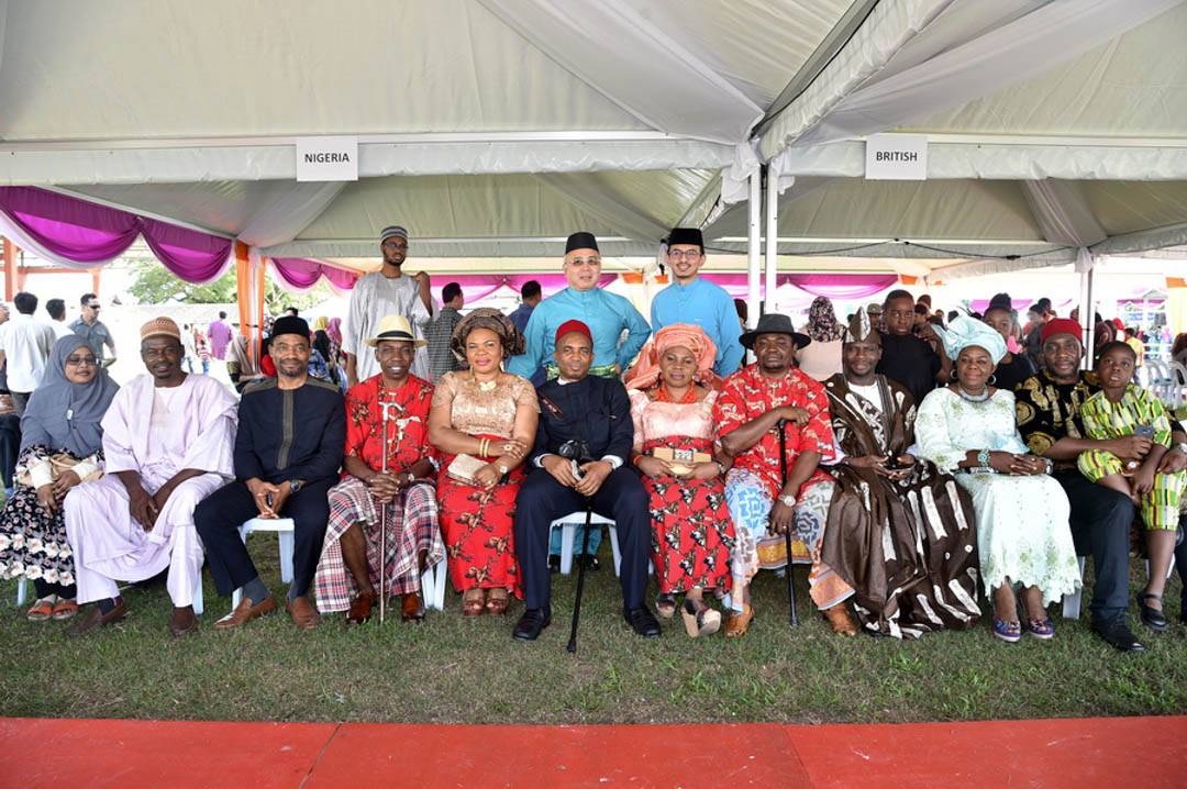 Get Together with His Majesty in Belait