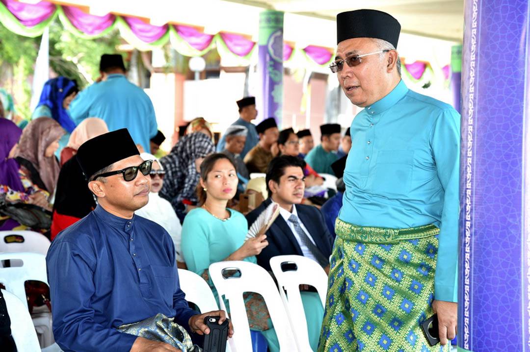 Get Together with His Majesty in Belait
