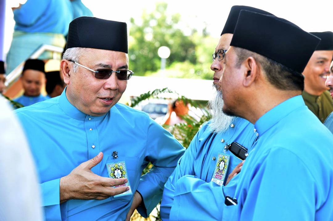 Get Together with His Majesty in Belait